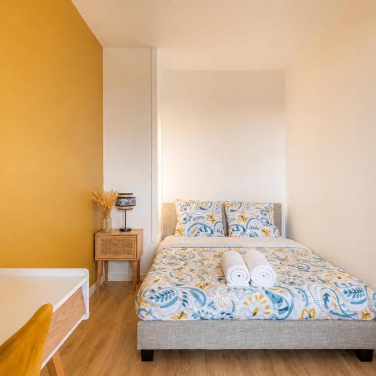 Grand appartement 10 pers, Ventilateur, 5 chambres & Parking gratuit - Appartement - 15