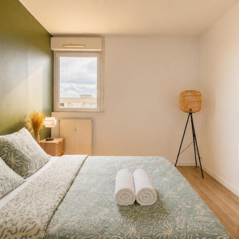 Grand appartement 10 pers, Ventilateur, 5 chambres & Parking gratuit - Appartement - 13