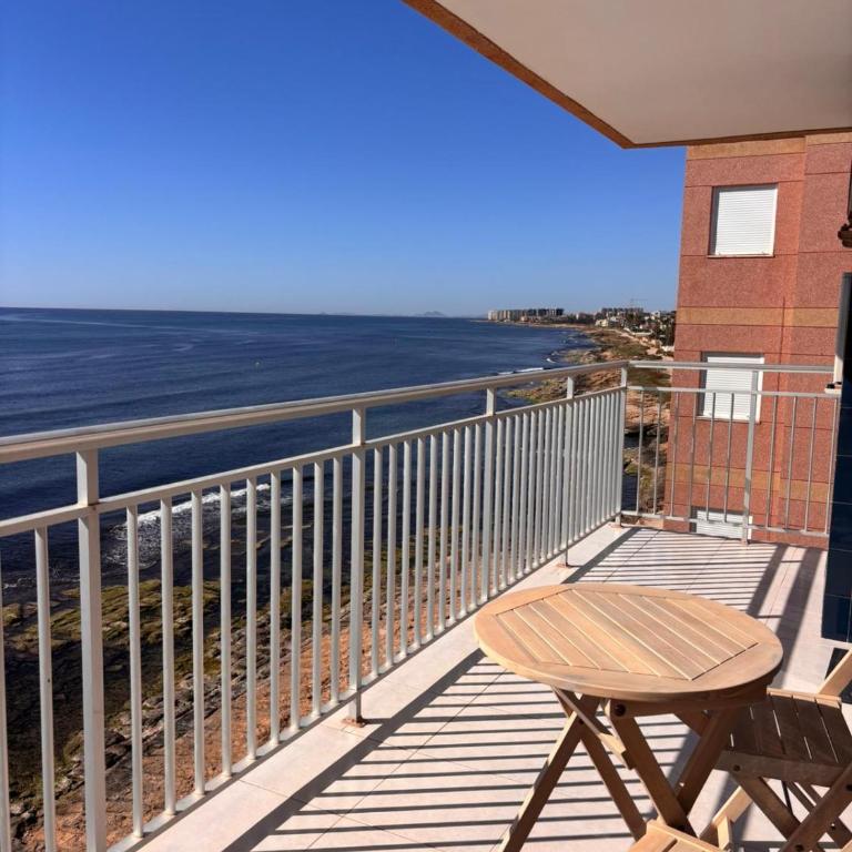 Primera línea vistas panorámicas al Mediterráneo - Two-Bedroom Apartment - 13