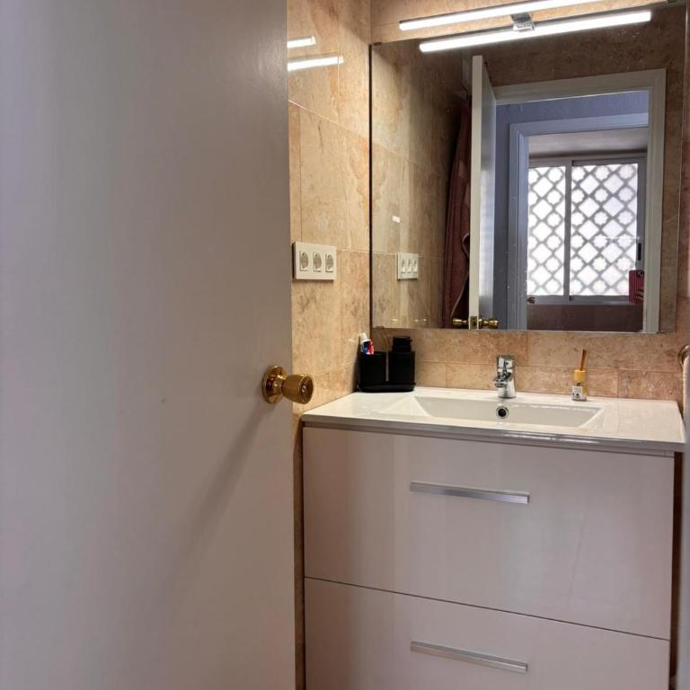 Primera línea vistas panorámicas al Mediterráneo - Two-Bedroom Apartment - 17