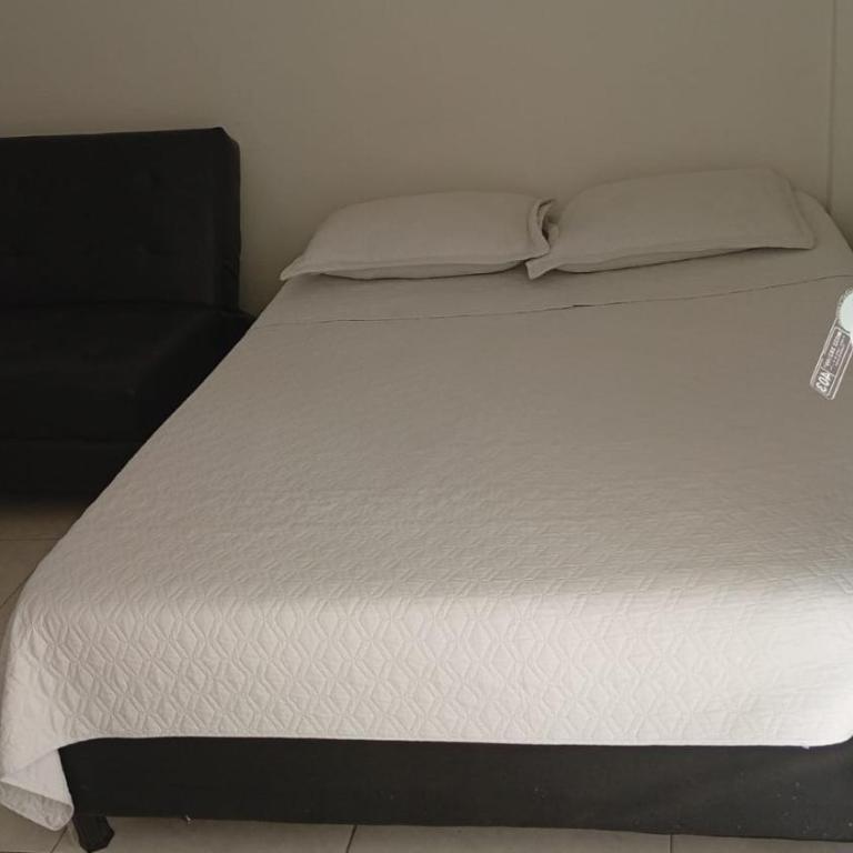HOSTAL CARACOLI - HUECO - Habitación Doble Deluxe (2 adultos + 1 niño) - 2