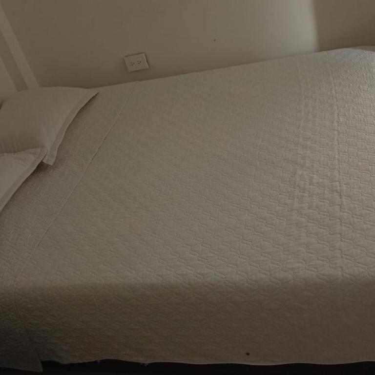 HOSTAL CARACOLI - HUECO - Habitación Doble Deluxe (2 adultos + 1 niño) - 3