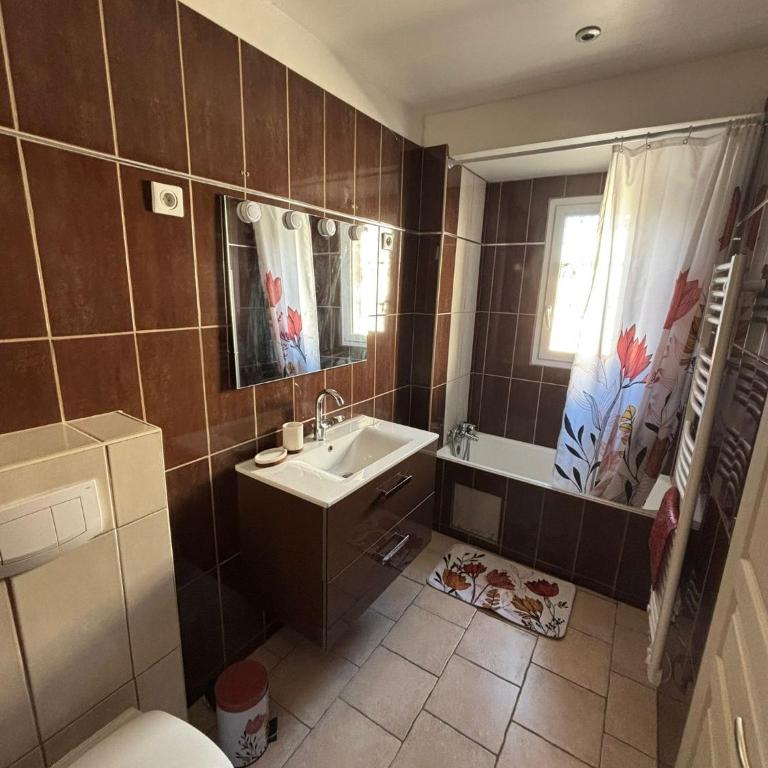 Charmante maison de village avec jardin - Two-Bedroom House - 8