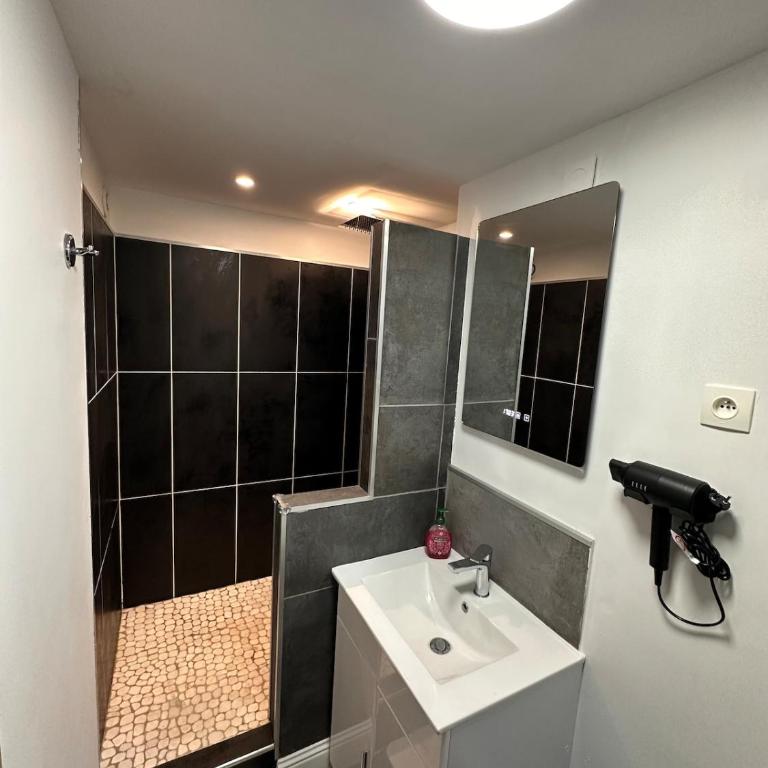 Cinéma privé à Calais avec Écran XXL et Son immersif - Apartamento de 1 dormitorio - 4