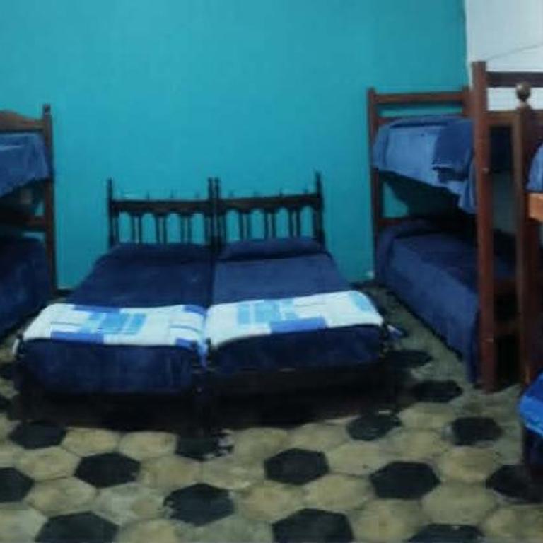 7 duendes - Cama individual en dormitorio compartido de 10 camas - 1