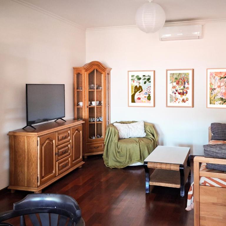 Stunning Sea View Apt with BBQ patio & Parking - Apartment - 6