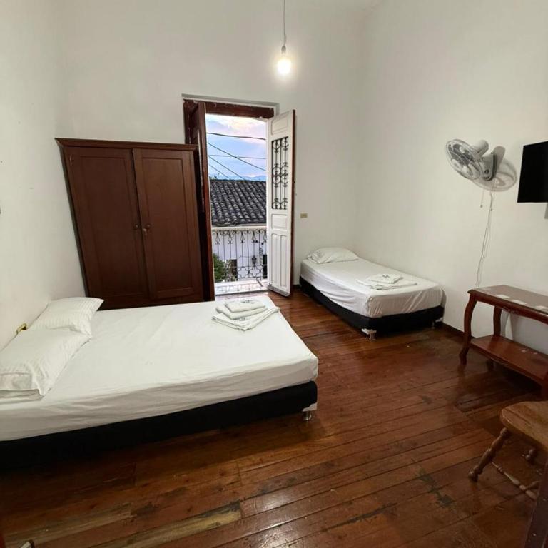 Hotel Los Ángeles - Habitación Familiar - 2