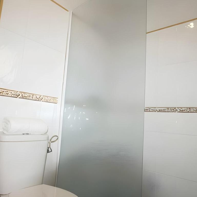 Apartamento con Aire Acondicionado y Parking solo aceptamos familias y parejas - Appartement - 9