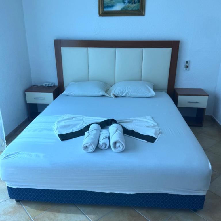 Rozana Rooms - Dreibettzimmer mit Poolblick - 2