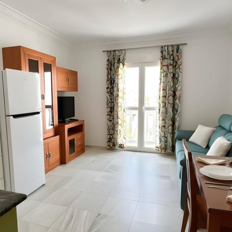 Alojamiento con balcon y espectaculares vistas al mar - Appartement - 6