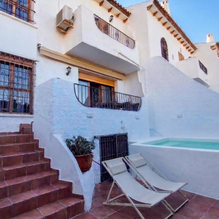 Acogedor Bungalow con Piscina Inmersión - Bungalow - 8