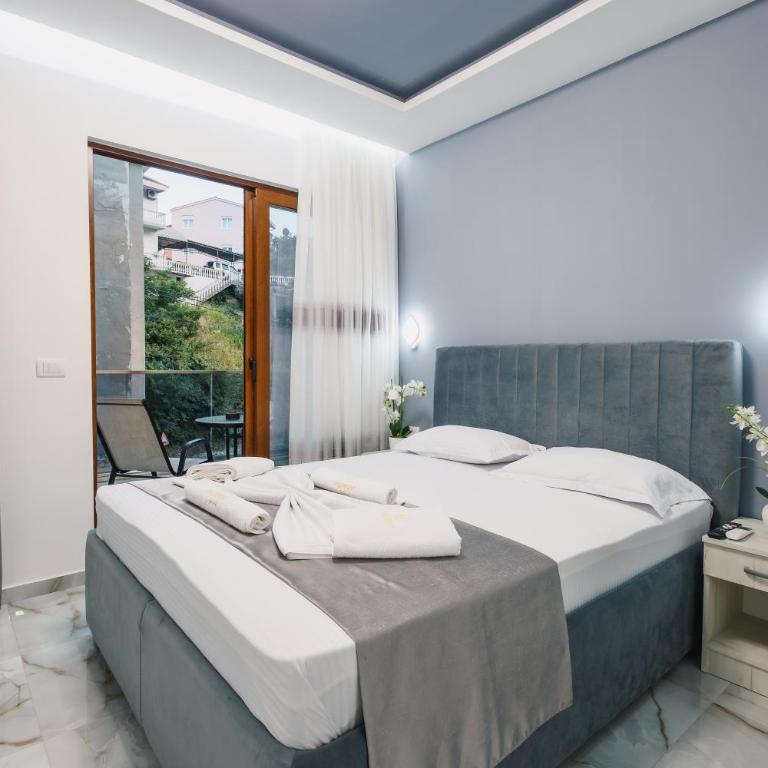APART-HOTEL PRESiDENT 2 - King Room with Balcony - 1
