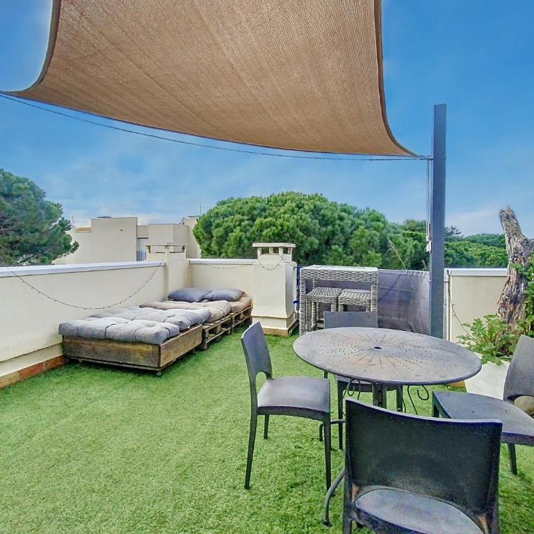 Nouvel Hébergement - L'ESPRIT ROOFTOP - Terrasse Parking Wifi & Climatisation -- A 2MIN de PARC AQUATIQUE, LAC & PLAGE -- RESERVEZ VITE ! - Apartment mit 2 Schlafzimmern und Terrasse - 38