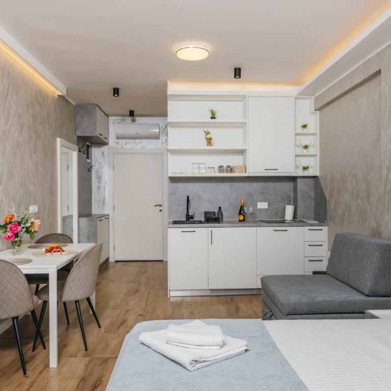 Apartments Via Mare - Triple Studio with Balcony - 11