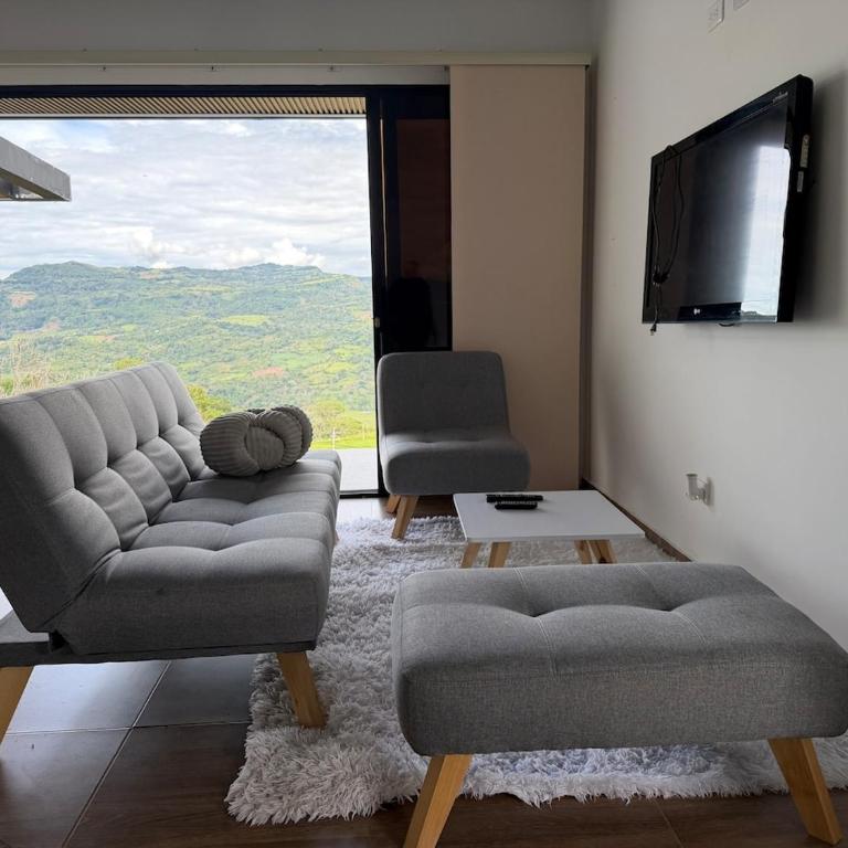 Altavista Cabin Rest House - Three-Bedroom House - 7