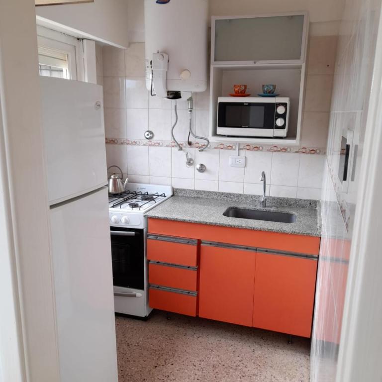 Excellent 2 rooms in front with balcony - One-Bedroom Apartment - 1