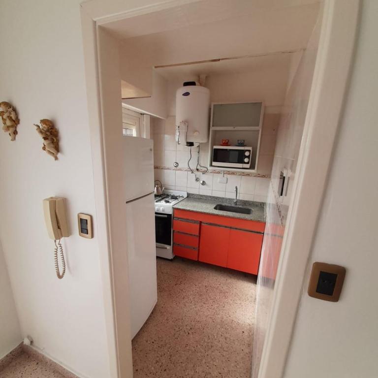 Excellent 2 rooms in front with balcony - One-Bedroom Apartment - 2