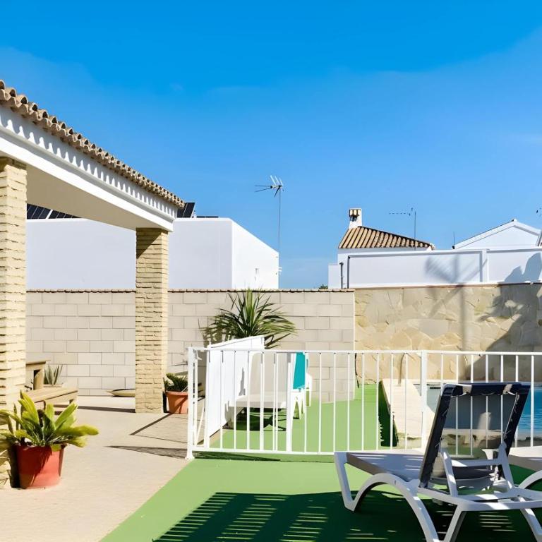 Amplio Chalet con Piscina privada Terraza y Barbacoa Cerca del pueblo - Casa - 1