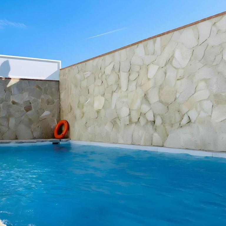 Amplio Chalet con Piscina privada Terraza y Barbacoa Cerca del pueblo - Casa - 2