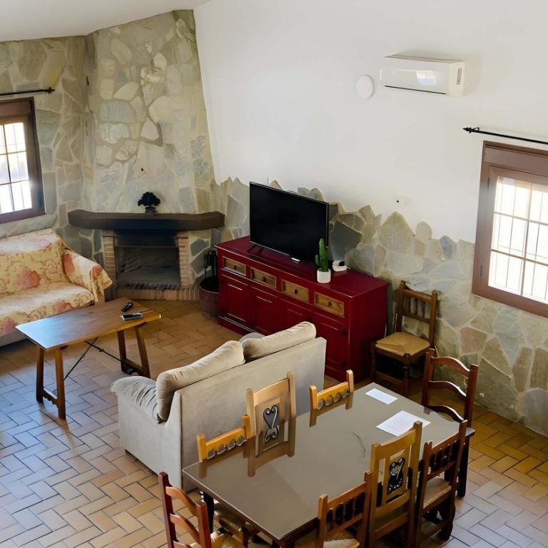 Amplio Chalet con Piscina privada Terraza y Barbacoa Cerca del pueblo - Casa - 9