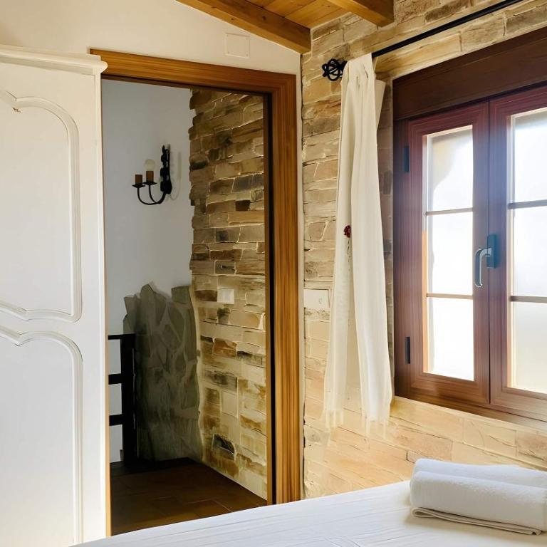 Amplio Chalet con Piscina privada Terraza y Barbacoa Cerca del pueblo - Casa - 11