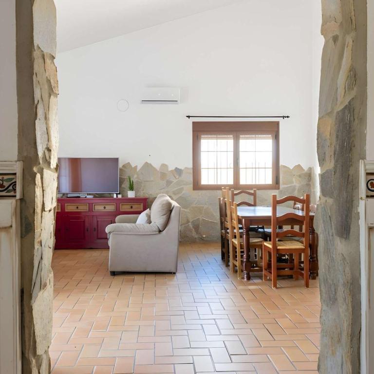 Amplio Chalet con Piscina privada Terraza y Barbacoa Cerca del pueblo - Casa - 12