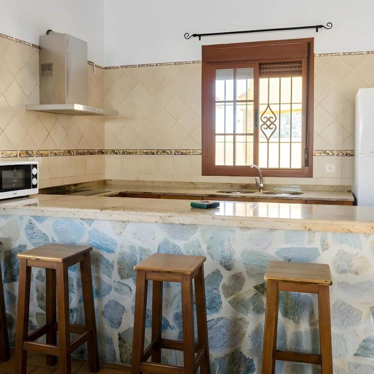 Amplio Chalet con Piscina privada Terraza y Barbacoa Cerca del pueblo - Casa - 13