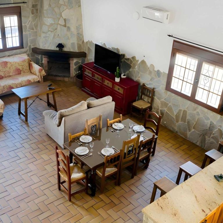 Amplio Chalet con Piscina privada Terraza y Barbacoa Cerca del pueblo - Casa - 14