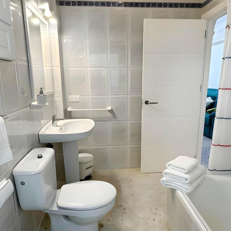 Apartamento con Aire Acondicionado y WiFi a Pasos de la Playa - Apartment - 8