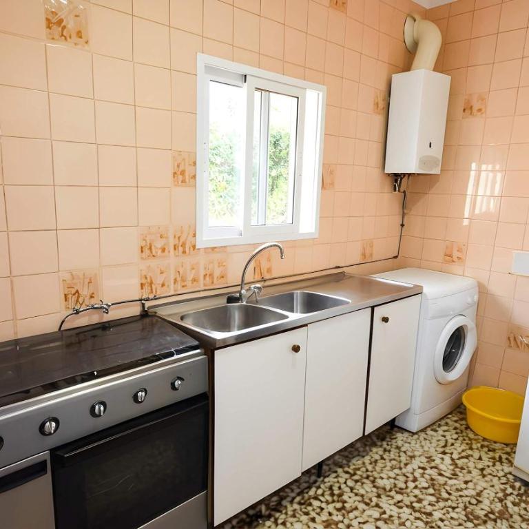 Apartamento Cerca del mar 5 personas no aceptamios grupos de jovenes lugar tranquilo - Apartment - 3