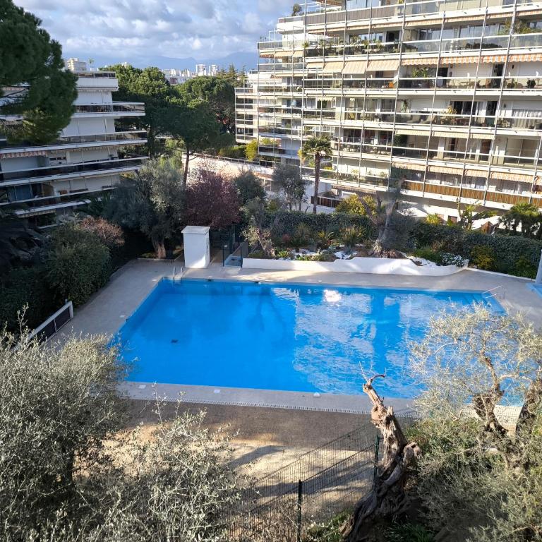 SELI 2 pièces CLIMATISÉ CLASSÉ 52 M2 terrasse 20m2 PLAGES PISCINE ANTIBES avec PARKING PRIVATIF - One-Bedroom Apartment - 3