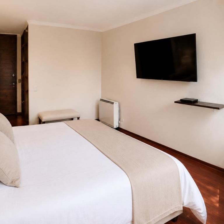 Departamento Las Condes 2D 2B a paso de Clínicas y Centros de SKI - Apartamento de 2 dormitorios - 4