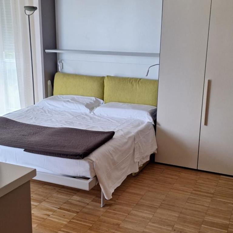 Vialeromadodici Rooms & Apartments - Monolocale con Vista Lago - 1