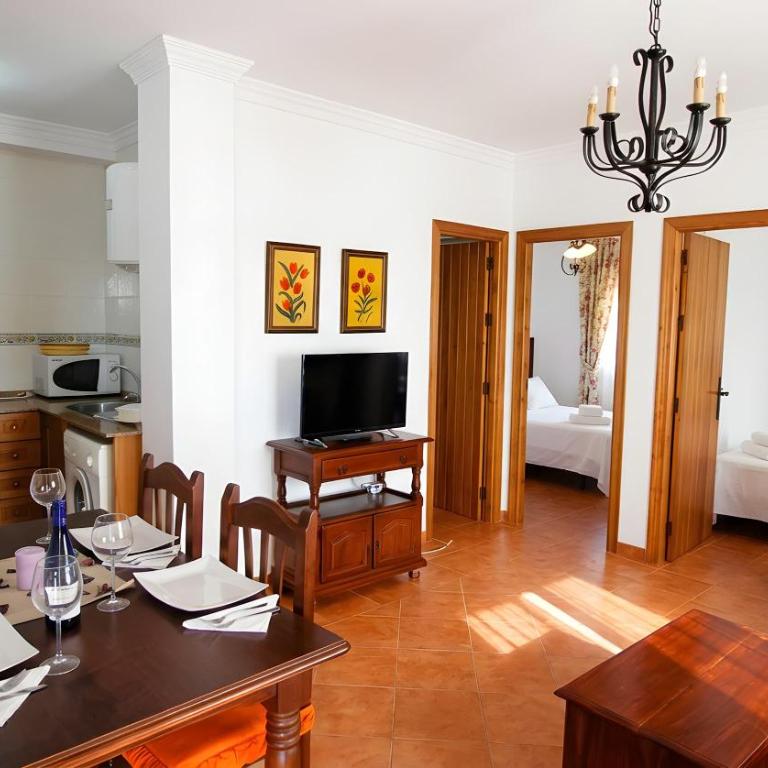 Apartamento 2 dormitorios en Conil - Piscina compartida y cerca de Roche - Apartment - 4