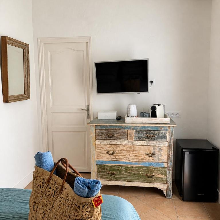 La Parenthèse de Villepey - Chambre Lit Queen-Size - Vue sur Piscine - 11
