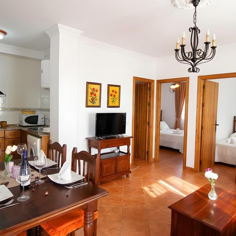 Apartamento familiar en Conil - Piscina compartida parking y playa cerca en coche - Apartment - 4