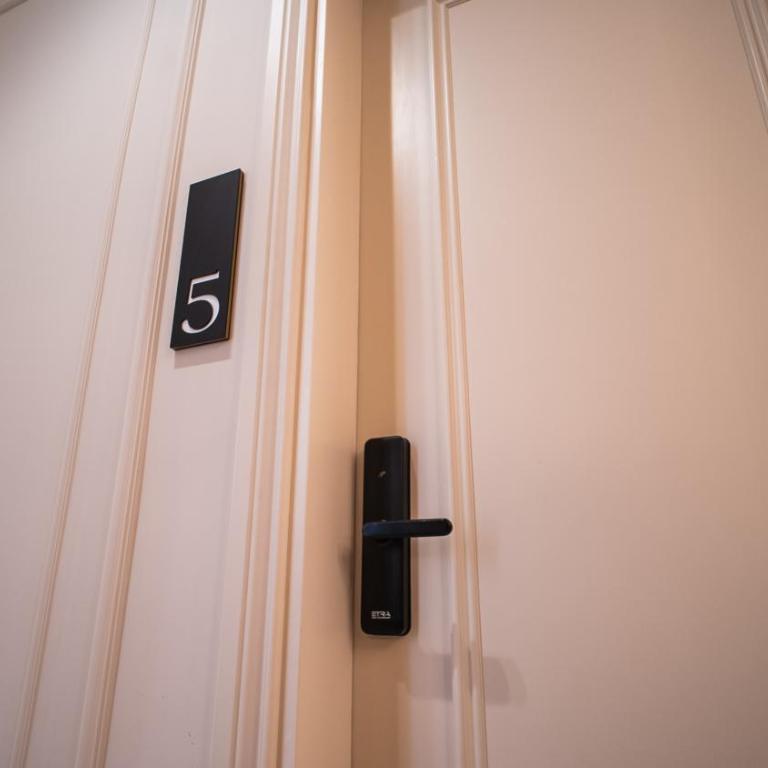 White Gallo Residences - Dvokrevetna Soba sa Bračnim Krevetom - 17