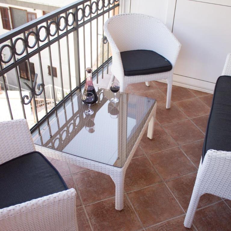 Apartments Radojević - One-Bedroom Apartment with Balcony - 10