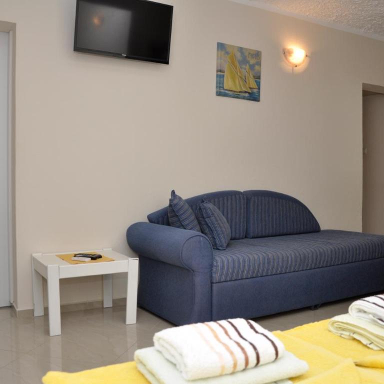 Apartments Radojević - One-Bedroom Apartment with Balcony - 8
