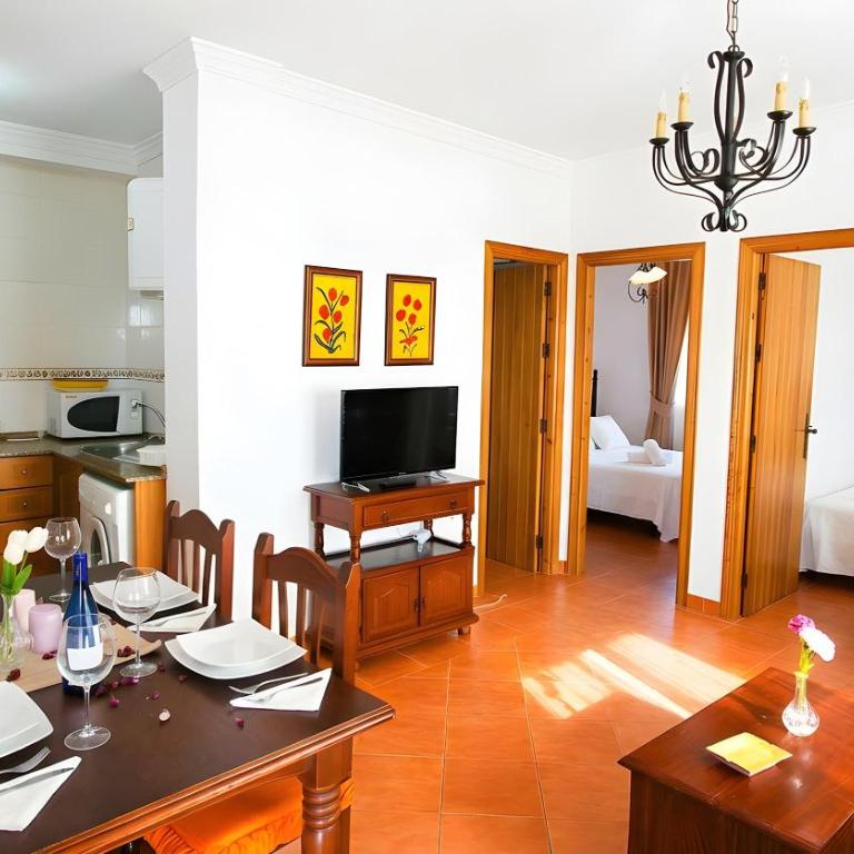 Apartamento para 5 en Conil - Piscina compartida y parking - Apartment - 5