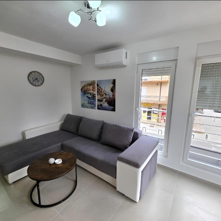 Max Apartments - One-Bedroom Apartment with Balcony - 2