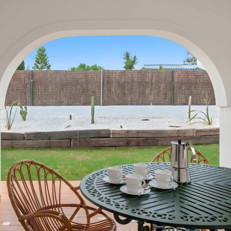Apartamento cerca del pueblo con piscina compartida parking y jardin privado - Apartment - 7