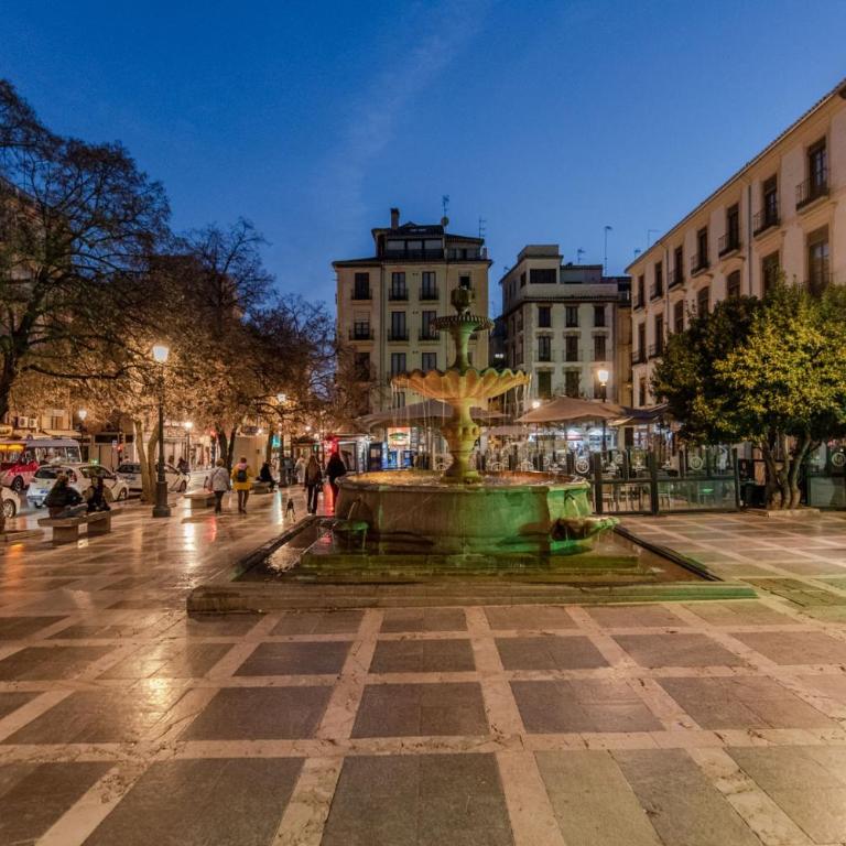 Beautiful Granada Center Apartment - Two-Bedroom Apartment - 15