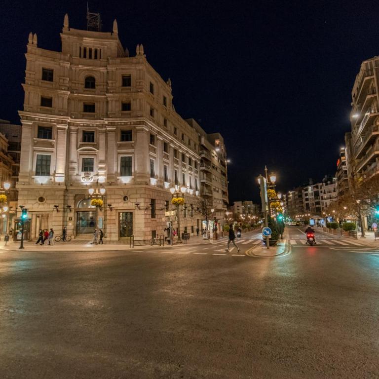 Beautiful Granada Center Apartment - Two-Bedroom Apartment - 34