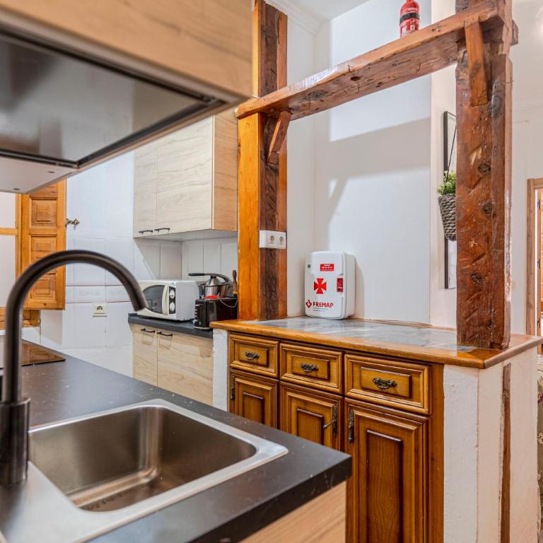 Beautiful Granada Center Apartment - Two-Bedroom Apartment - 47