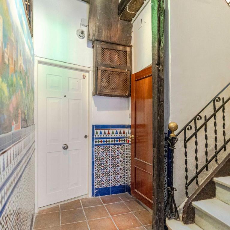Beautiful Granada Center Apartment - Two-Bedroom Apartment - 64