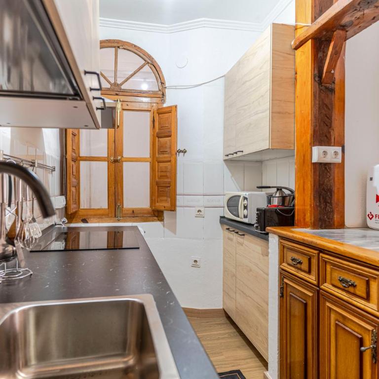 Beautiful Granada Center Apartment - Two-Bedroom Apartment - 68