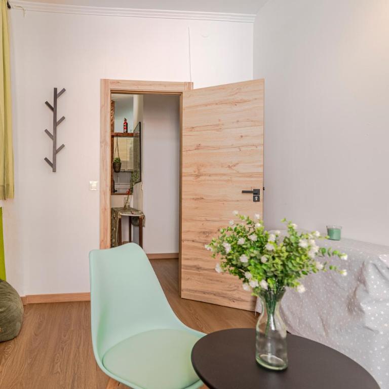 Beautiful Granada Center Apartment - Two-Bedroom Apartment - 82