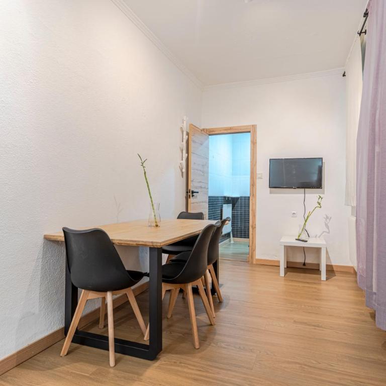 Beautiful Granada Center Apartment - Two-Bedroom Apartment - 88