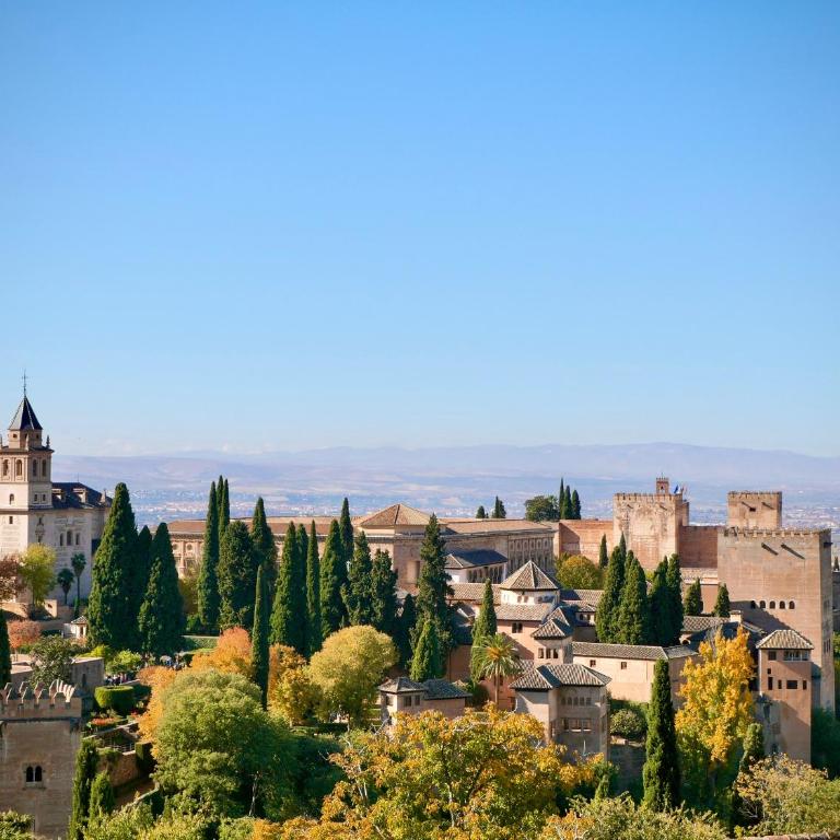Beautiful Granada Center Apartment - Two-Bedroom Apartment - 95